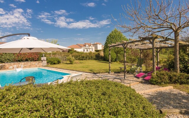 Luxurious Villa in Rouzede with Private Pool