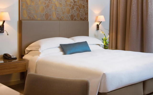 Majestic Arjaan by Rotana Hotel