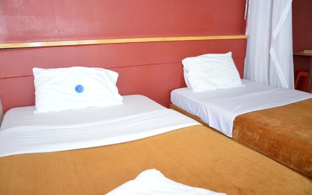 Ssese Islands Beach Hotel - Hostel