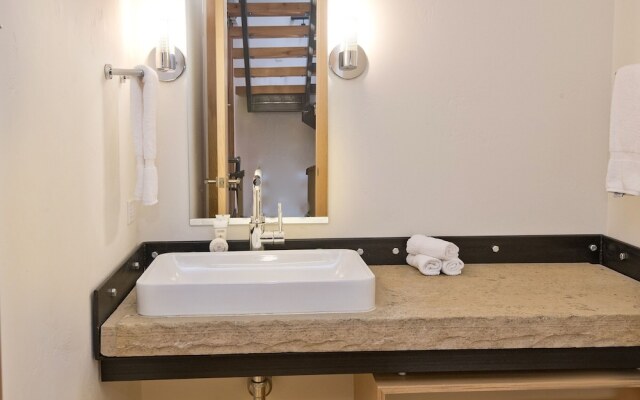 Eiger 9 3 Bedroom Condo by RedAwning