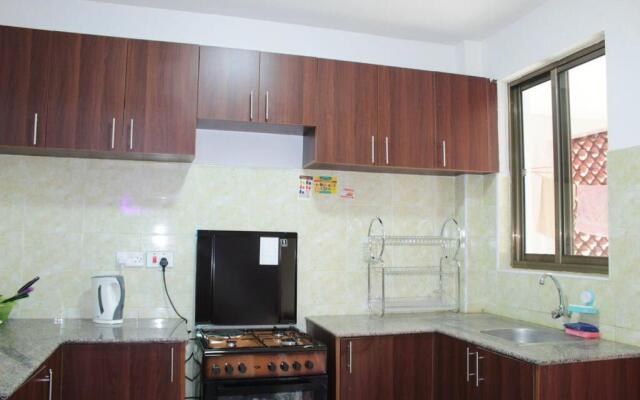 Lovely Emerald Green 3-Bedroom Apartment