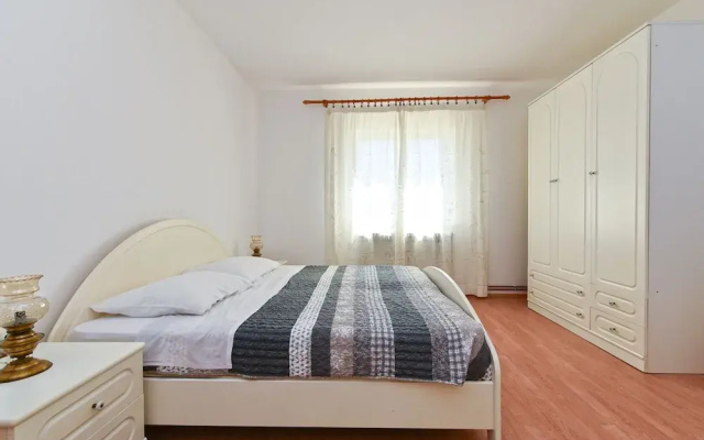 Apartment 785