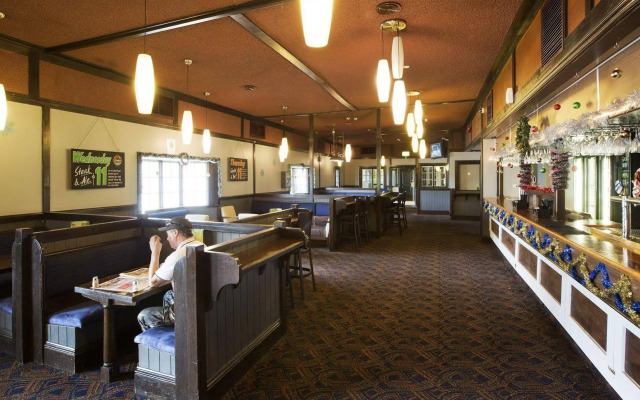 Parkway Hotel