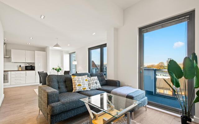 Three Bedroom Apartment in Hoxton