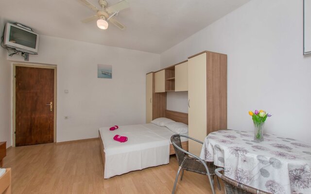 Apartments and Rooms Perica