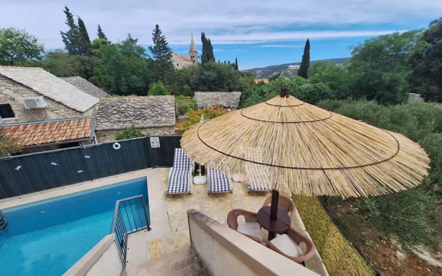 Peaceful Island Haven With Pool, BBQ & Games Area