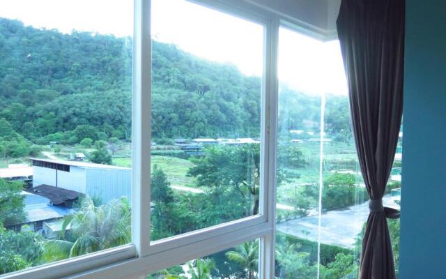 6-39 - 2 Bdr Condo With Balcony and Shared Pool