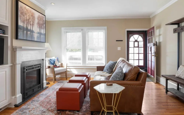 'brooke House' In The Heart of Downtown w/ Patio!