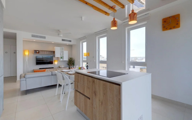 Stunning Apartment in a Central Location With Views