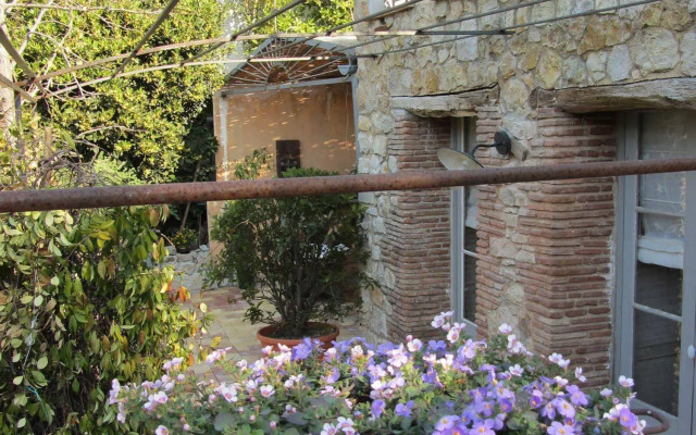 Les Rosées