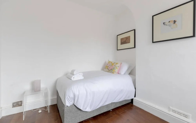 Trendy 2BD House 5 Mins From Willesden Junction!