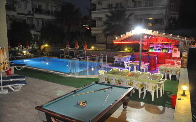 Club Ege Apart