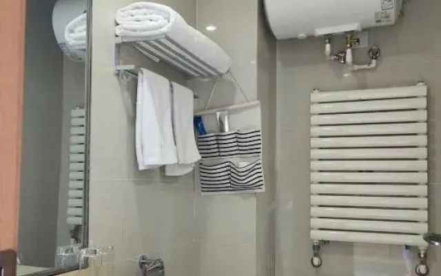 Blueberry apartment chain (Lushangzhongxin store)