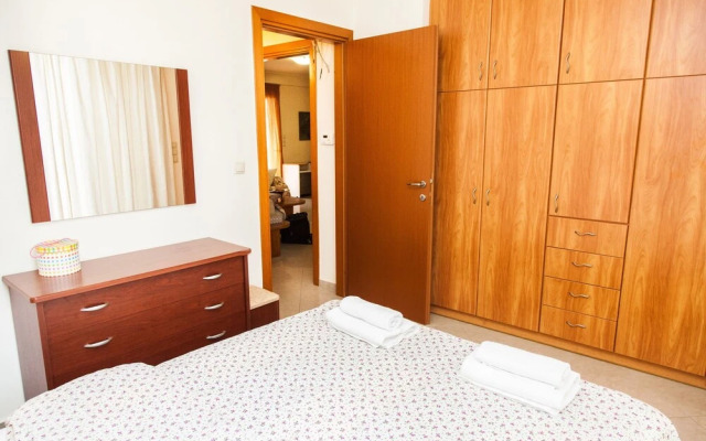Spacious Apartment in Neos Kosmos