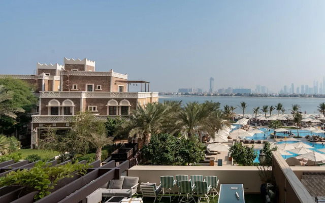 Massive 2 Bedroom with Palm View Balqis
