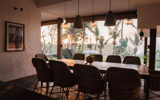 Majestic Private Villa 6 Br Canggu With Staff