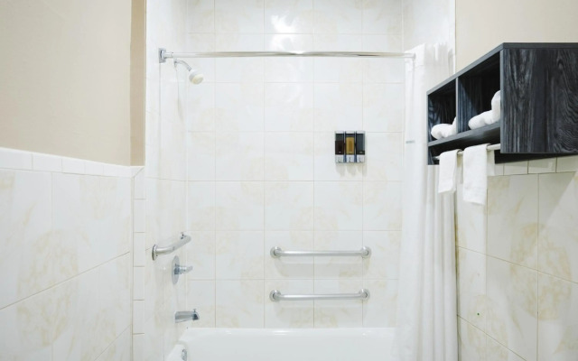 Sapphire Inn & Suites