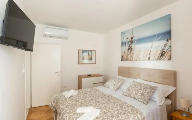 Charming Apartment Sant Elia