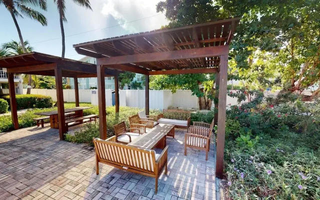 Perfectly Located in the Heart of Seven Mile Beach by RedAwning