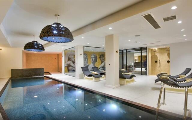 HOLM Boutique &Spa - IK Collection