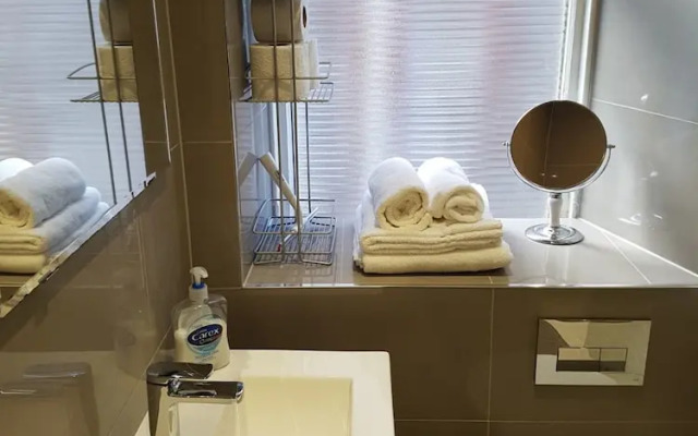 Heart of Edinburgh City Flat