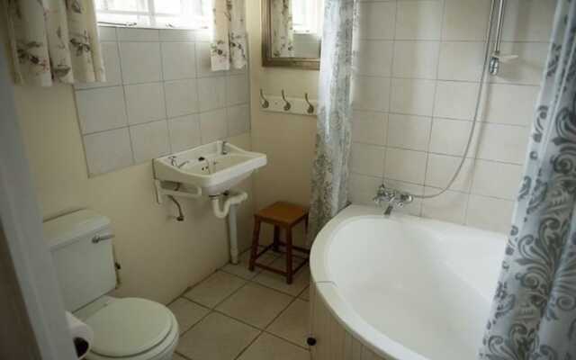 Twin Pools Lodge B and B