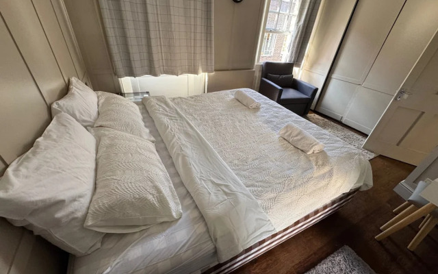 Covent Garden House, 4-bed, Sleeps 10