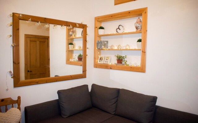 Traditional 1 Bedroom Colony Flat in Edinburgh