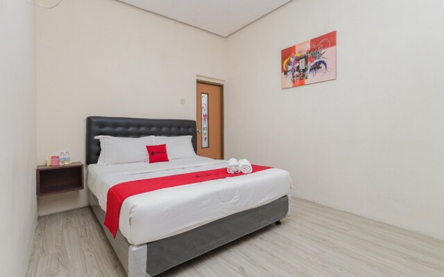 RedDoorz @ WR. Supratman Batu