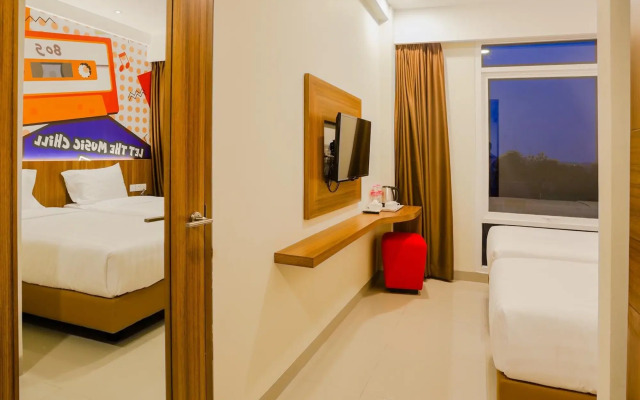 Front One Hotel Purwodadi