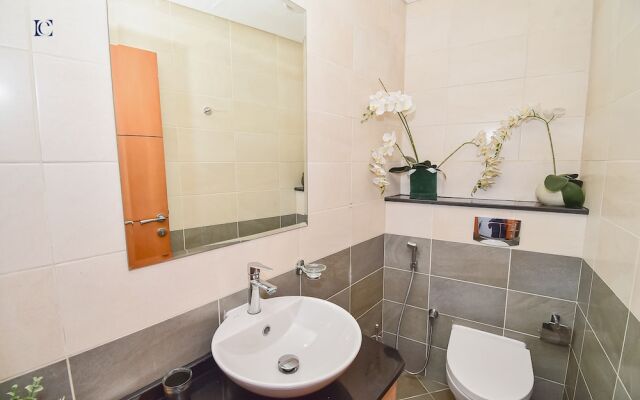 Stunning Sea View 2Bed near Tram Stn