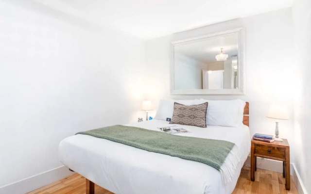 Bright Bayswater Apartment