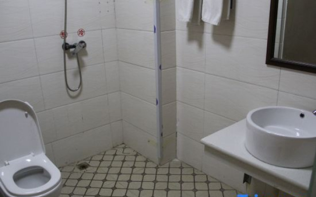 Yucheng Xianghe Express Hotel – Bathroom – Shangqiu
