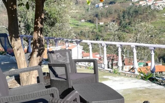 House With 3 Bedrooms in Ansiães, With Wonderful Mountain View, Furnis