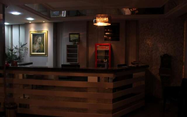 Geneviee Palace Hotel