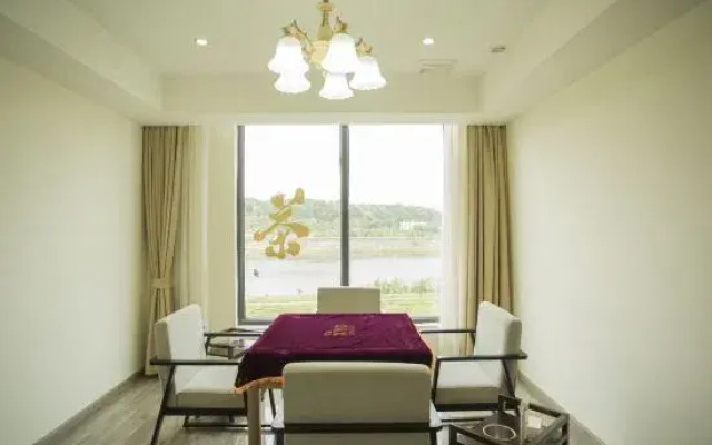 Santai Longtingyi Theme Hotel