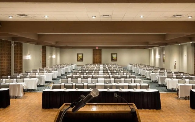 Lodge Of Four Seasons Golf Resort, Marina & Spa