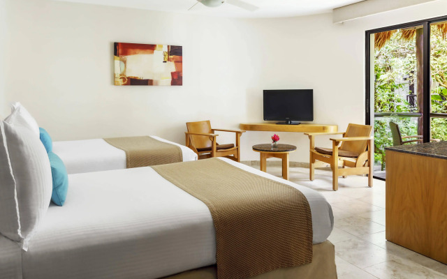 The Reef Playacar Beach Resort & Spa