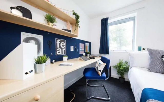 Bright Rooms for STUDENTS Only - Bedford, SK
