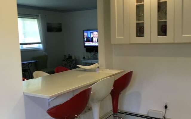 Brushwood House by Smith Point Beach