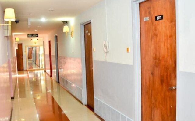 J & J Hotel