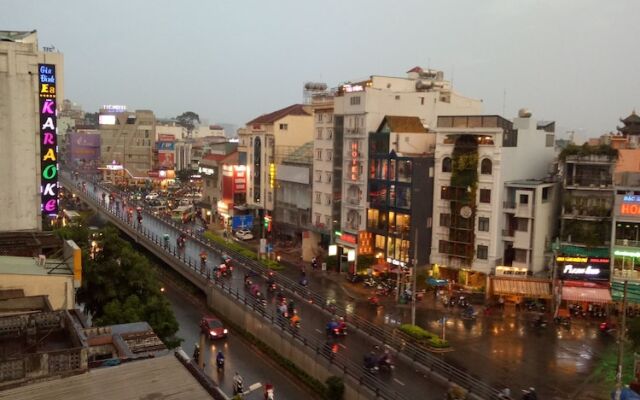 Duc Long Hotel