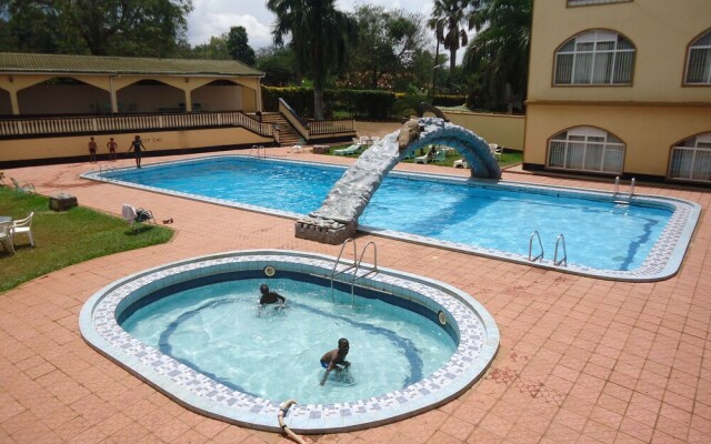 Brisk Hotel Triangle