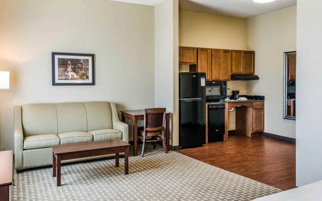 MainStay Suites Hackberry Sportsman's Lodge