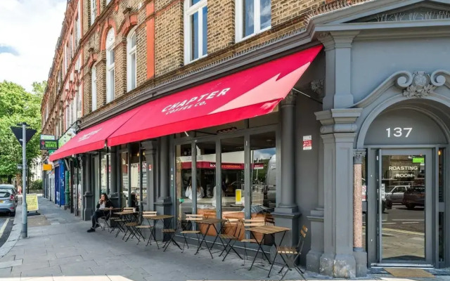 NEW 3BD West Kensington Flat Close to City