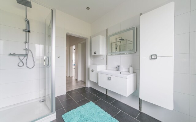 Private House Best Hain (5553)