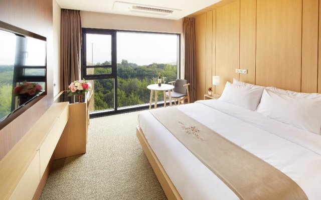 Royal Emporium Incheon Airport Hotel