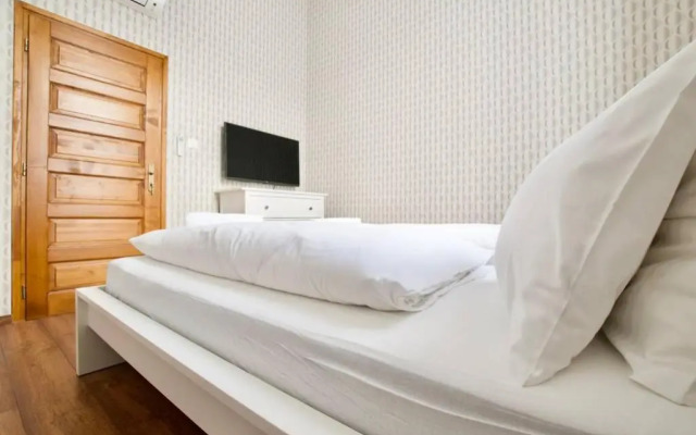 Premium Apartment by Hi5 - Central 3 bedroom (221)