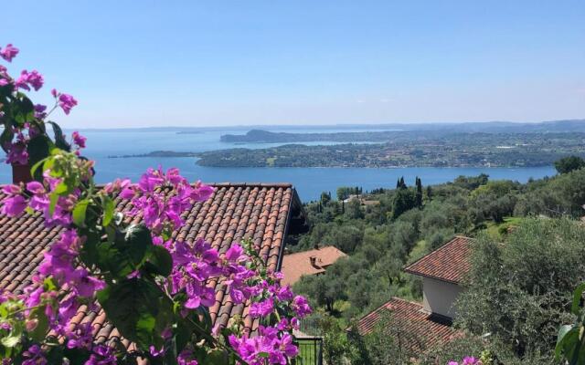 Casa Cecilia, 2 bedrooms, 1 bathroom, lake view, pool