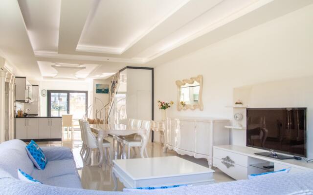 Sleek Villa With Private Pool and Garden in Cesme